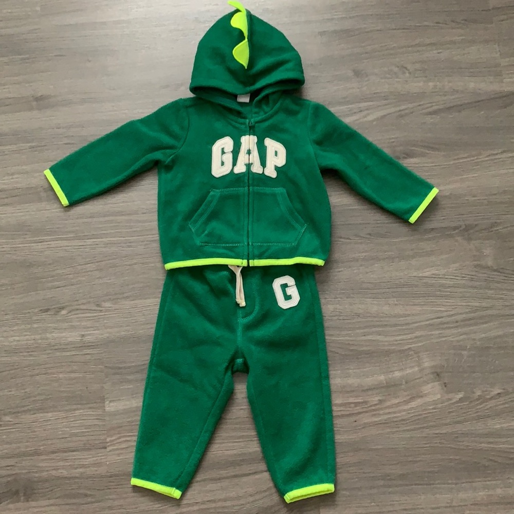 GUC. Baby Gap Fleece Green Suit Size 12-18month.